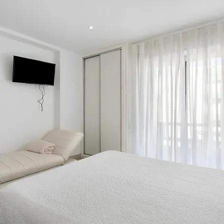 Natalina T1 アパート